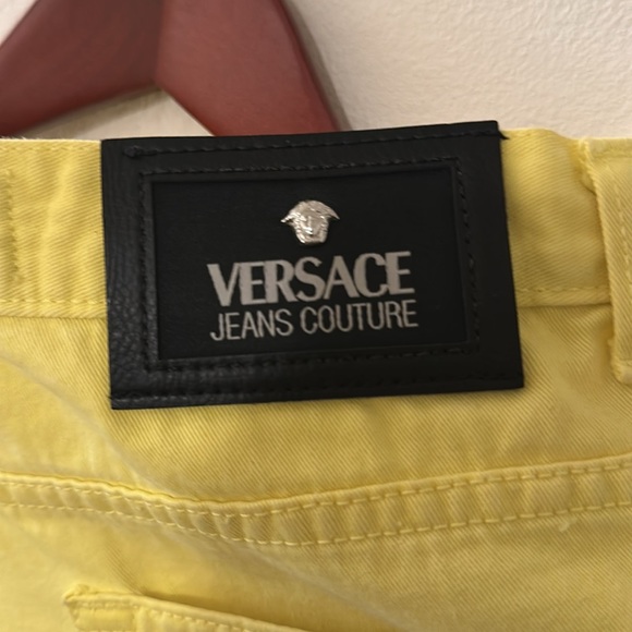 VERSACE JEANS COUTURE NEON YELLOW. NEVER WARN. 32 INCH WAIST AND 32 INCH INSEAM - Picture 4 of 8